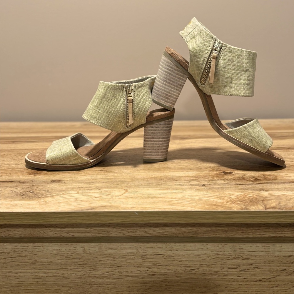 Tom's Majorca Cut Out sandals gold  size 7.5